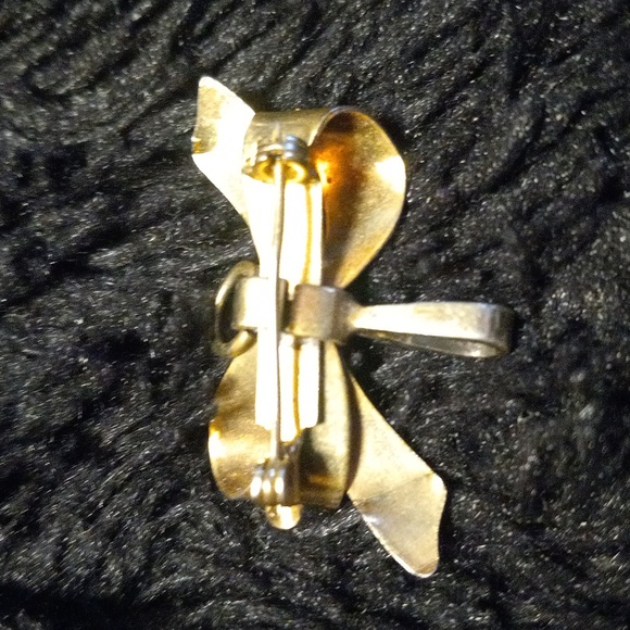 Q-20  brooche lot has 5 ribbon and bows brooches - Picture 7 of 9
